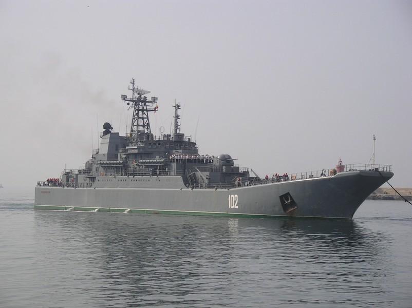 Sức mạnh của tàu đổ bộ cỡ lớn Nga bị thương nặng sau khi trúng đòn của UUV - Ảnh 9.