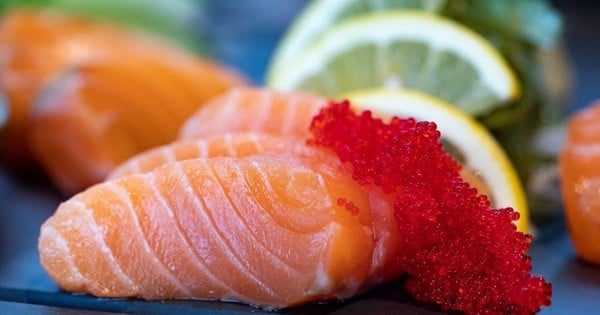 Nên ăn cá hồi vừa phải - Ảnh 1.