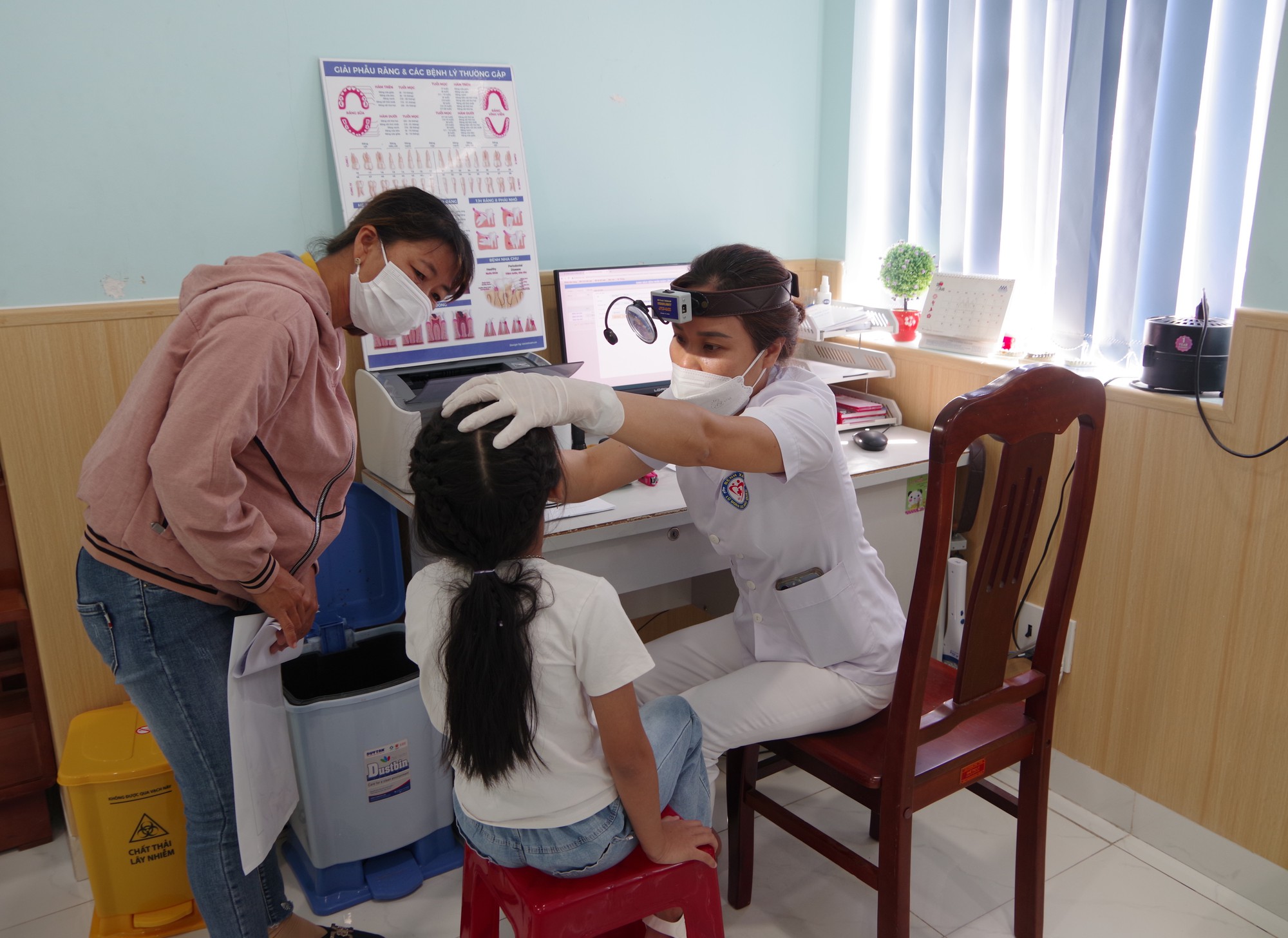 Nhận đỡ đầu cho các con ngư dân vùng biển - Ảnh 3.