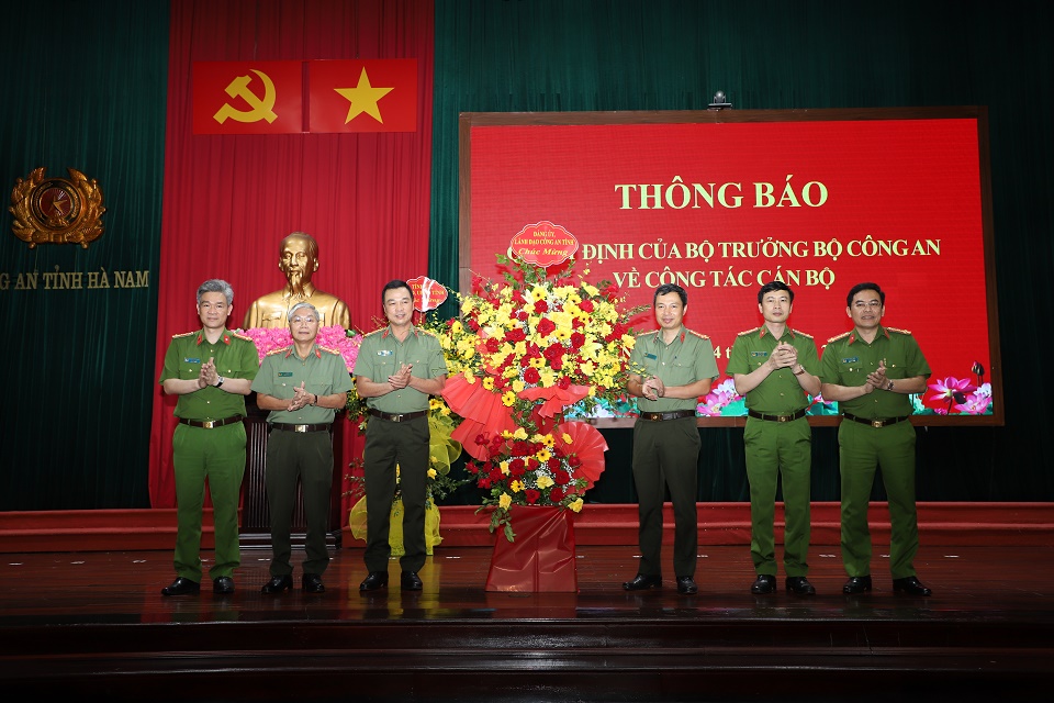 Bộ trưởng Bộ Công an điều động 1 nữ Thiếu tướng và 2 Đại tá giữ chức vụ mới  - Ảnh 2.