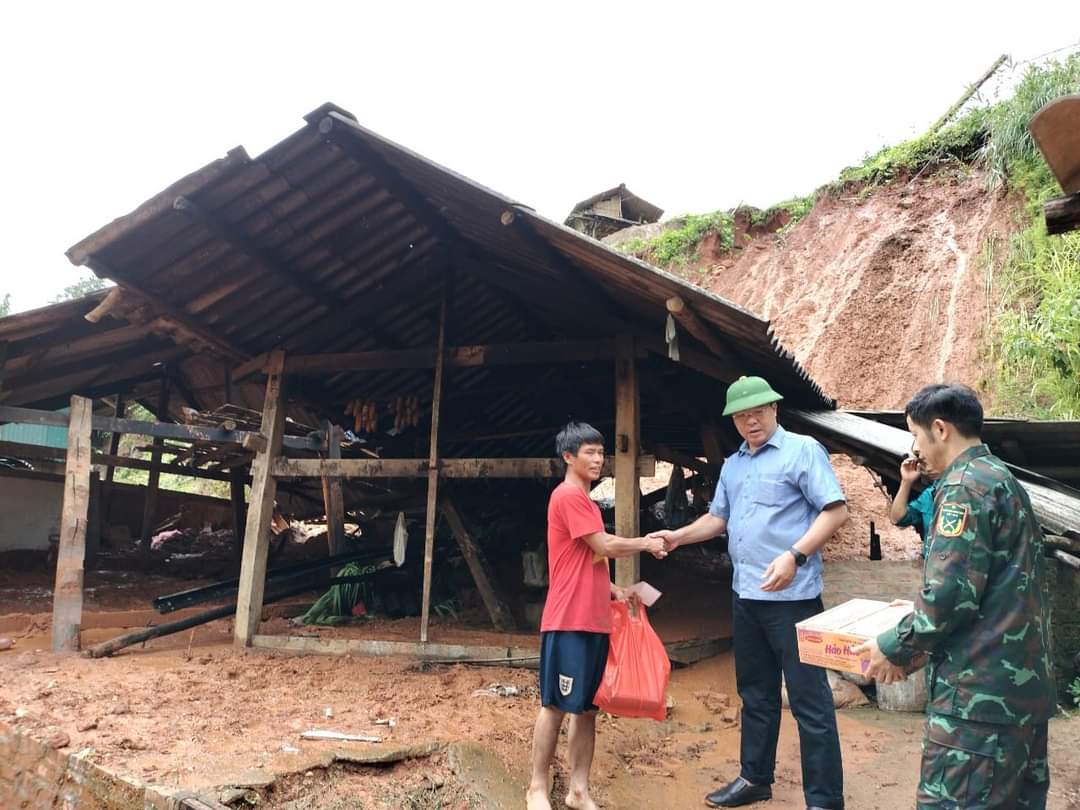 Mù Cang Chải, Yên Bái: Mưa lớn tiếp tục kéo dài gây khó khăn trong công tác khắc phục - Ảnh 1.