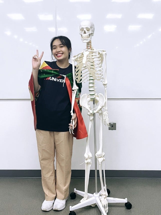 Giành hơn 4 tỷ đồng học bổng nhờ bài luận sơn móng tay - Ảnh 2.