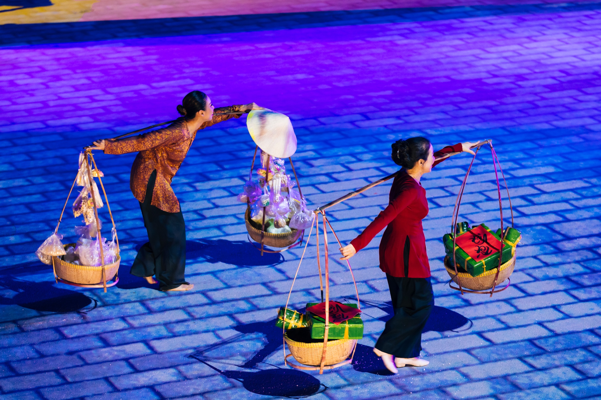 Loạt sự cố khiến ê-kíp thực hiện chương trình thực cảnh “Dòng sông kể chuyện” phải &quot;trầy da tróc vảy&quot; - Ảnh 2.