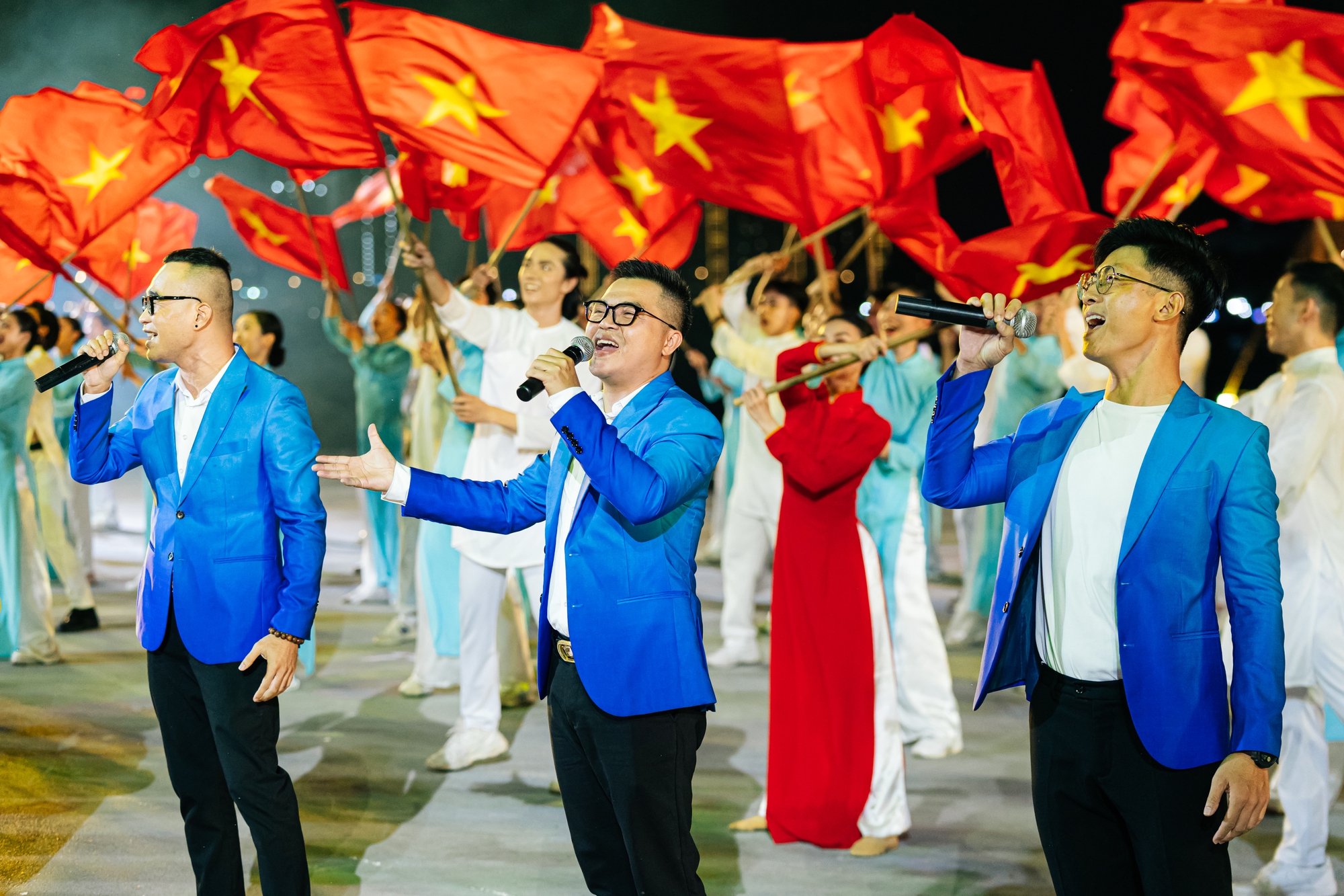 Loạt sự cố khiến ê-kíp thực hiện chương trình thực cảnh “Dòng sông kể chuyện” phải &quot;trầy da tróc vảy&quot; - Ảnh 6.