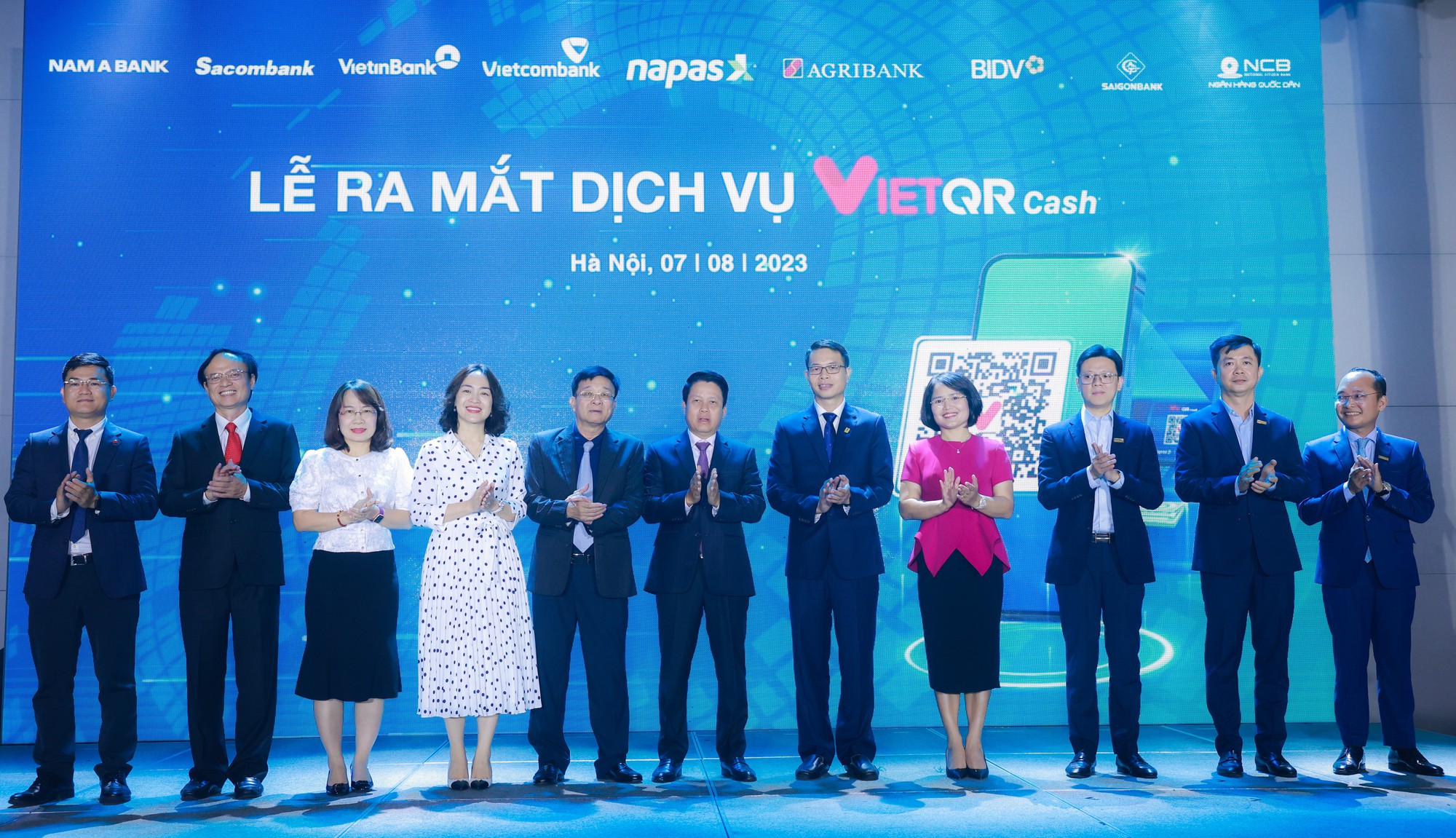 Ra mắt dịch vụ rút tiền qua ATM liên thông giữa các ngân hàng bằng mã VietQR - Ảnh 1.