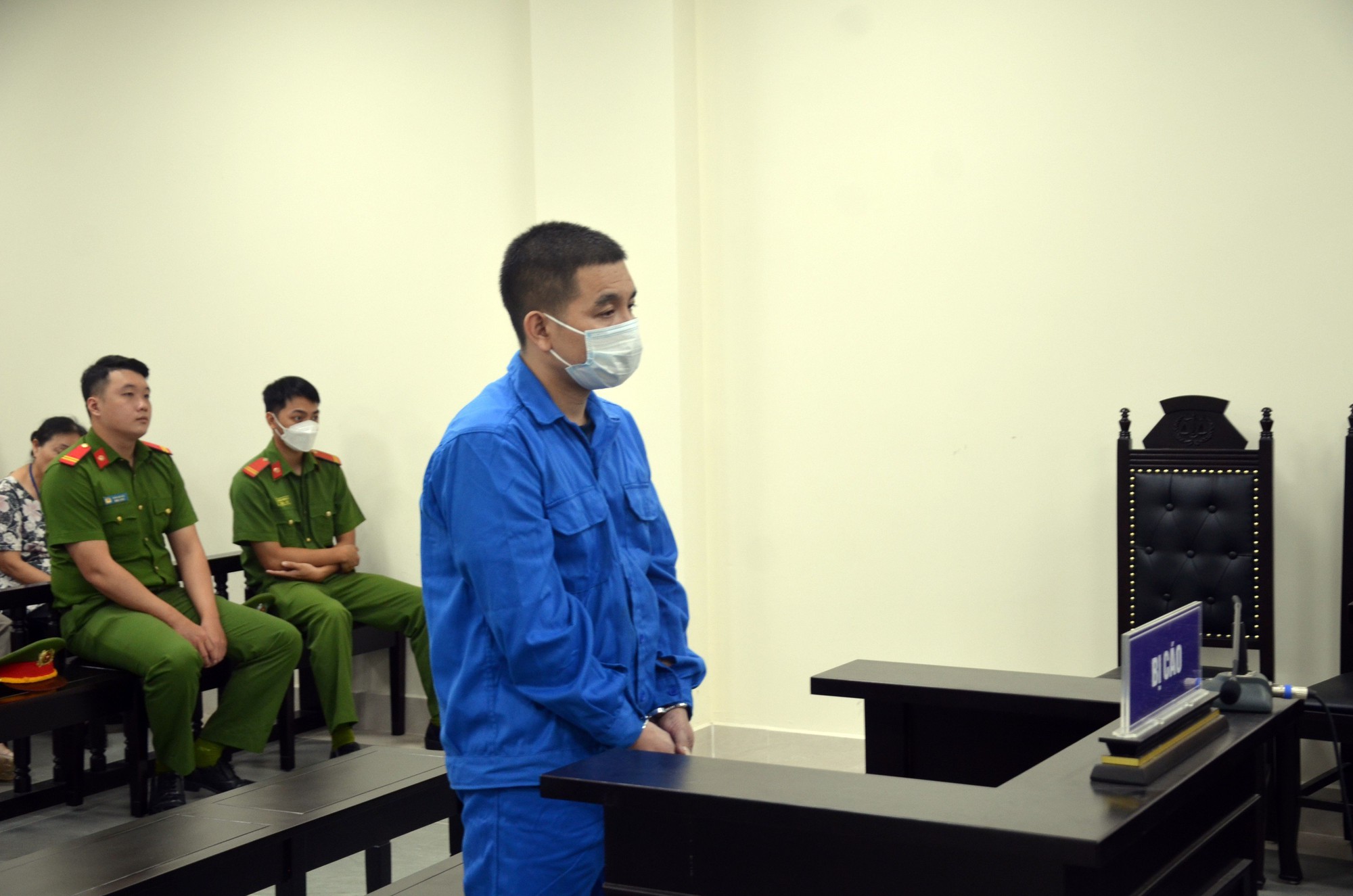 Vụ cháy quán karoke khiến 3 cảnh sát hy sinh: Chủ quán hát lĩnh 10 năm tù - Ảnh 1.