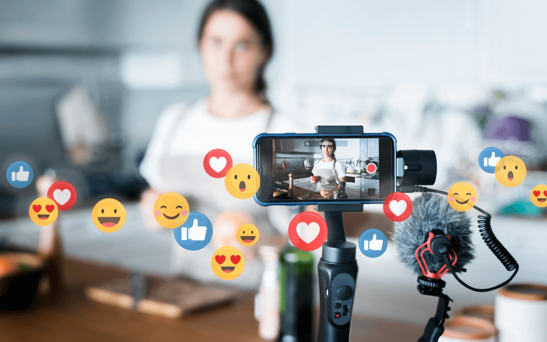 Sẽ có quy định pháp lý liên quan đến hoạt động livestream trên nền tảng mạng xã hội như Facebook, Youtube, Tiktok... - Ảnh 1.