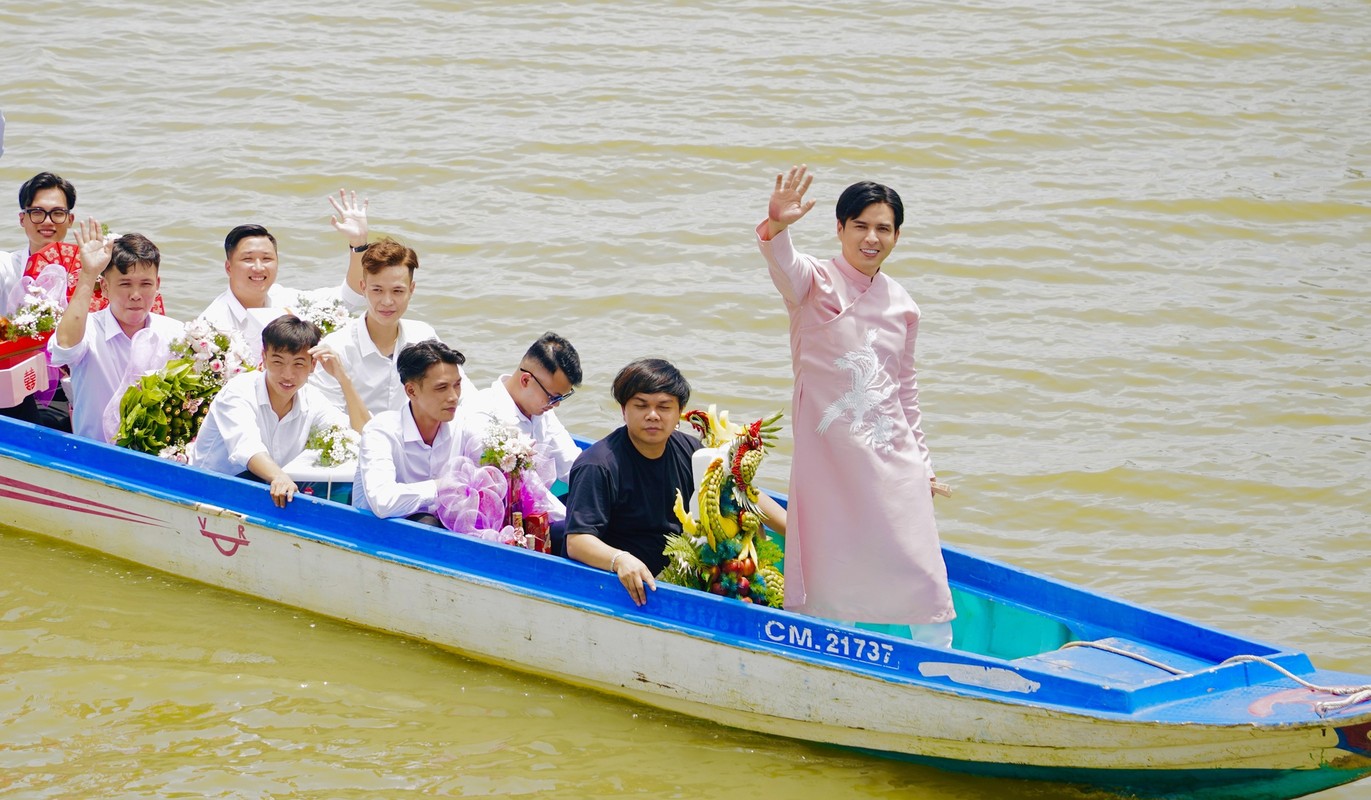 Bên trong biệt thự 23 tỷ &quot;đẹp như tranh vẽ&quot; của nam ca sĩ vừa kết hôn với bạn gái kém 17 tuổi - Ảnh 1.
