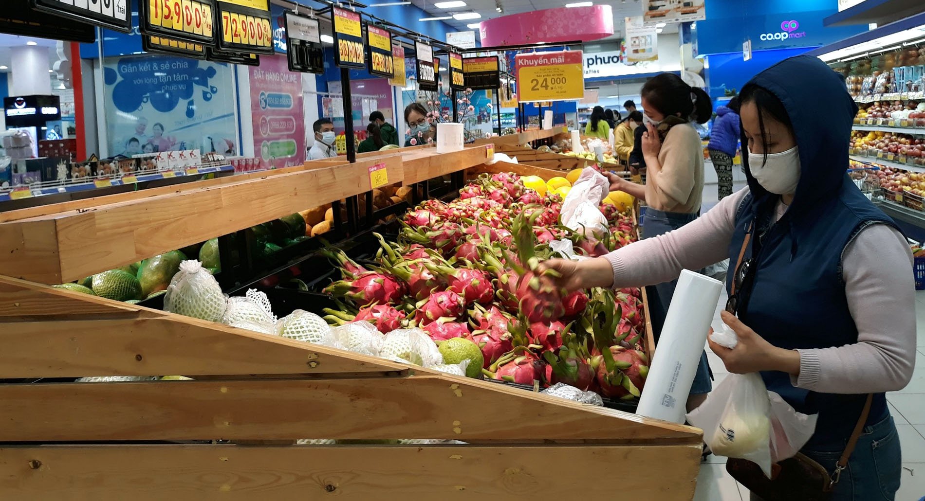 Hà Nội: Siêu thị giảm giá nhân dịp năm học mới - Ảnh 1.