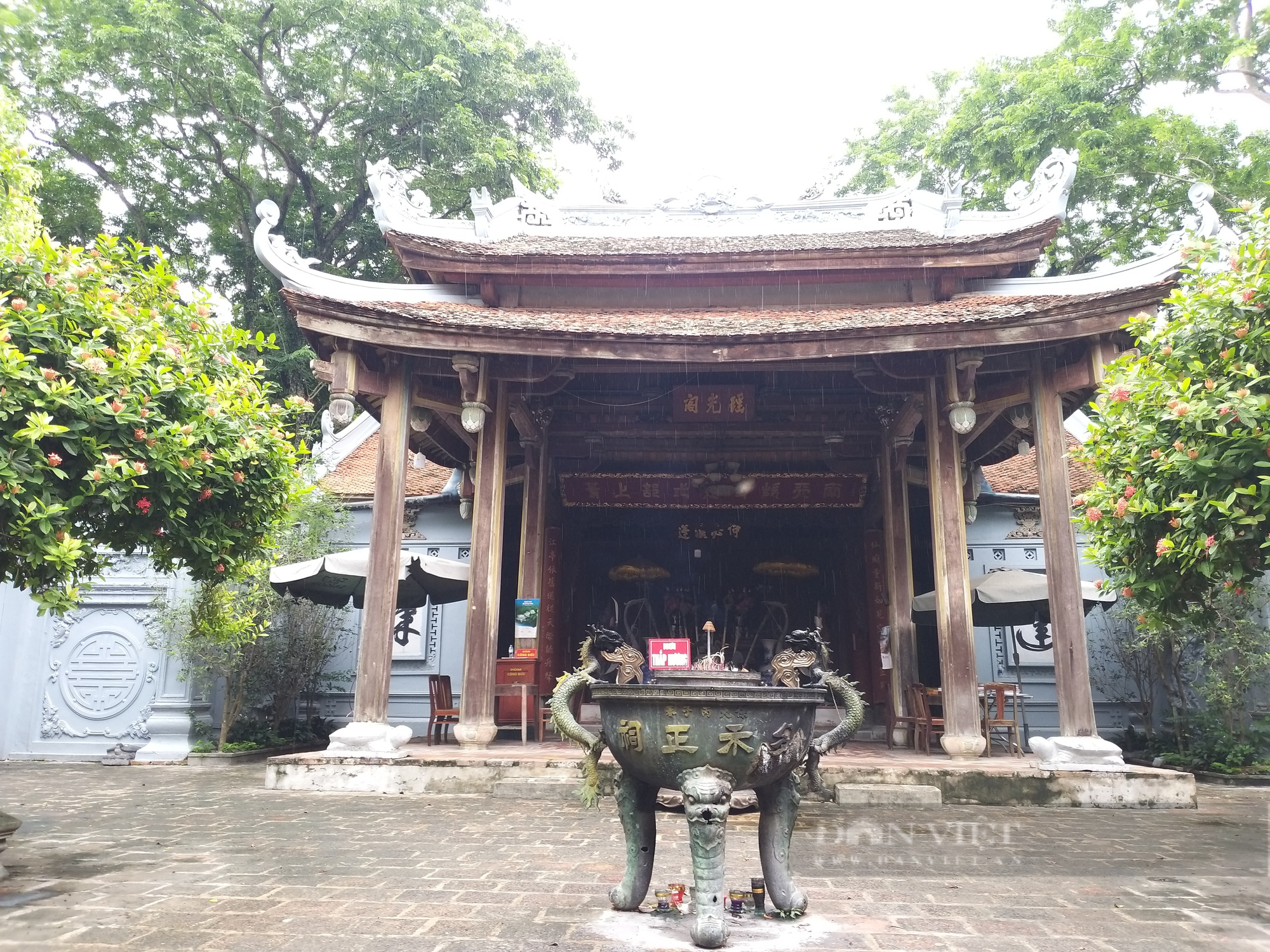 Đền thờ một vị &quot;tứ bất tử&quot;: Nhiều cổ vật bị đánh cắp, còn lọ bách thọ quý hiếm (Bài 2) - Ảnh 7.