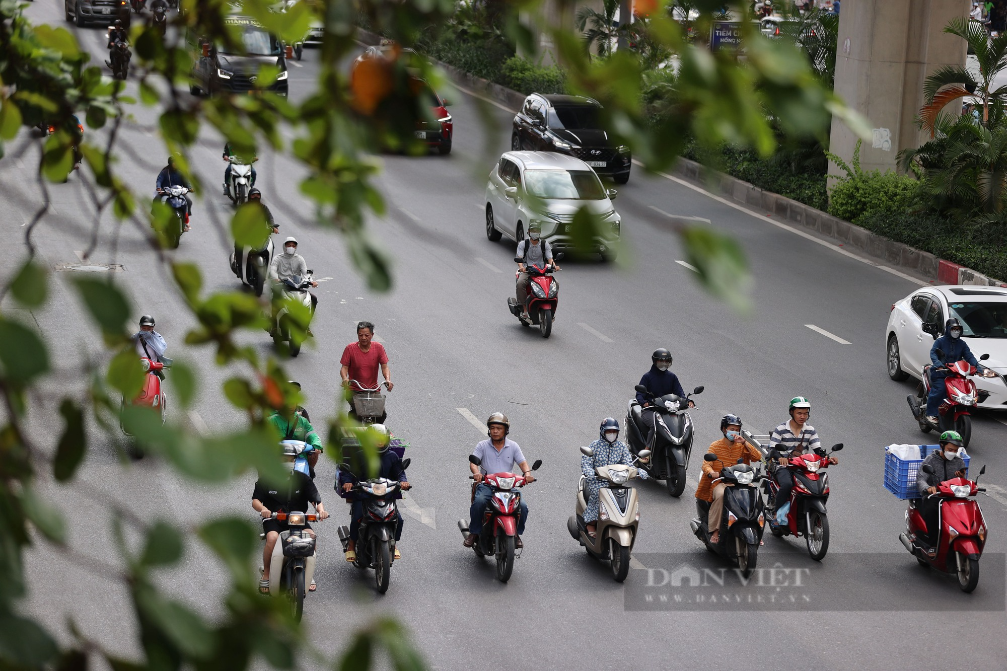 Hàng loạt dải phân cách trên đường Nguyễn Trãi được tháo dỡ sau 1 năm thí điểm - Ảnh 2.
