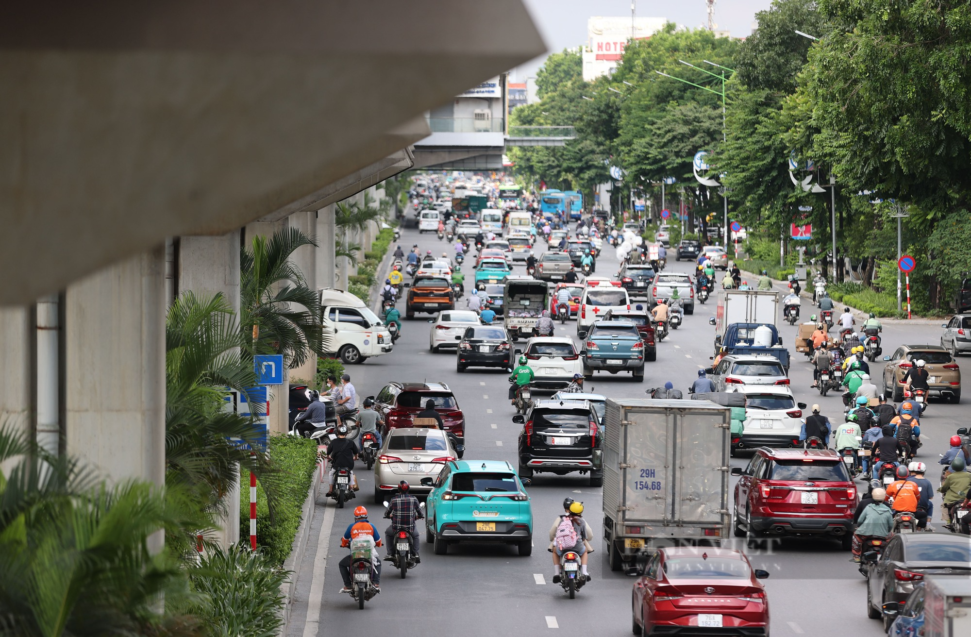 Hàng loạt dải phân cách trên đường Nguyễn Trãi được tháo dỡ sau 1 năm thí điểm - Ảnh 3.