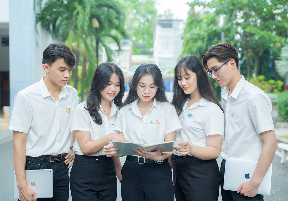 Loạt trường đại học điều chỉnh học phí năm học 2023-2024  - Ảnh 1.