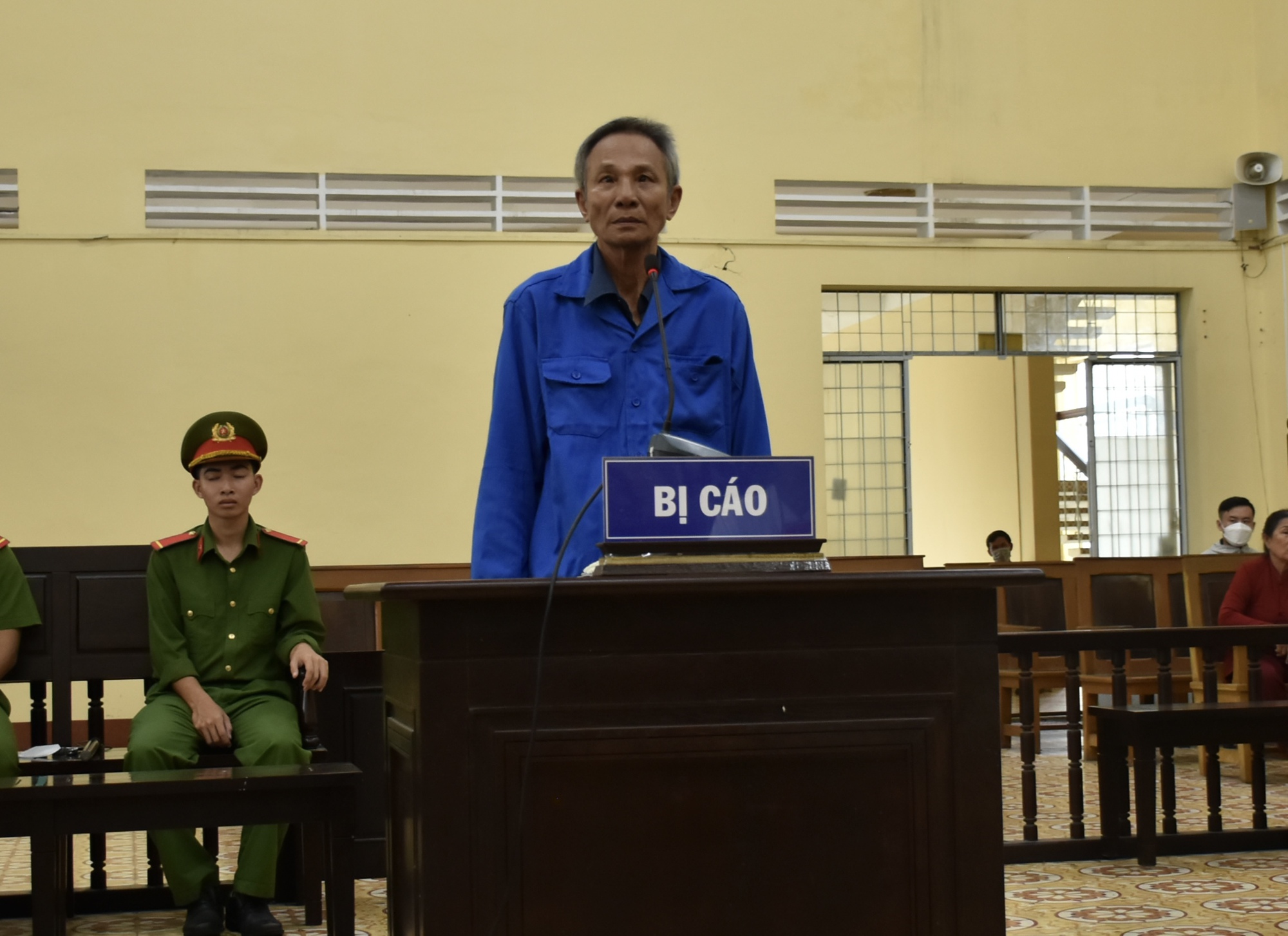 Chém bạn nhậu khi nghe khuyên nên tái hợp với vợ cũ - Ảnh 1.