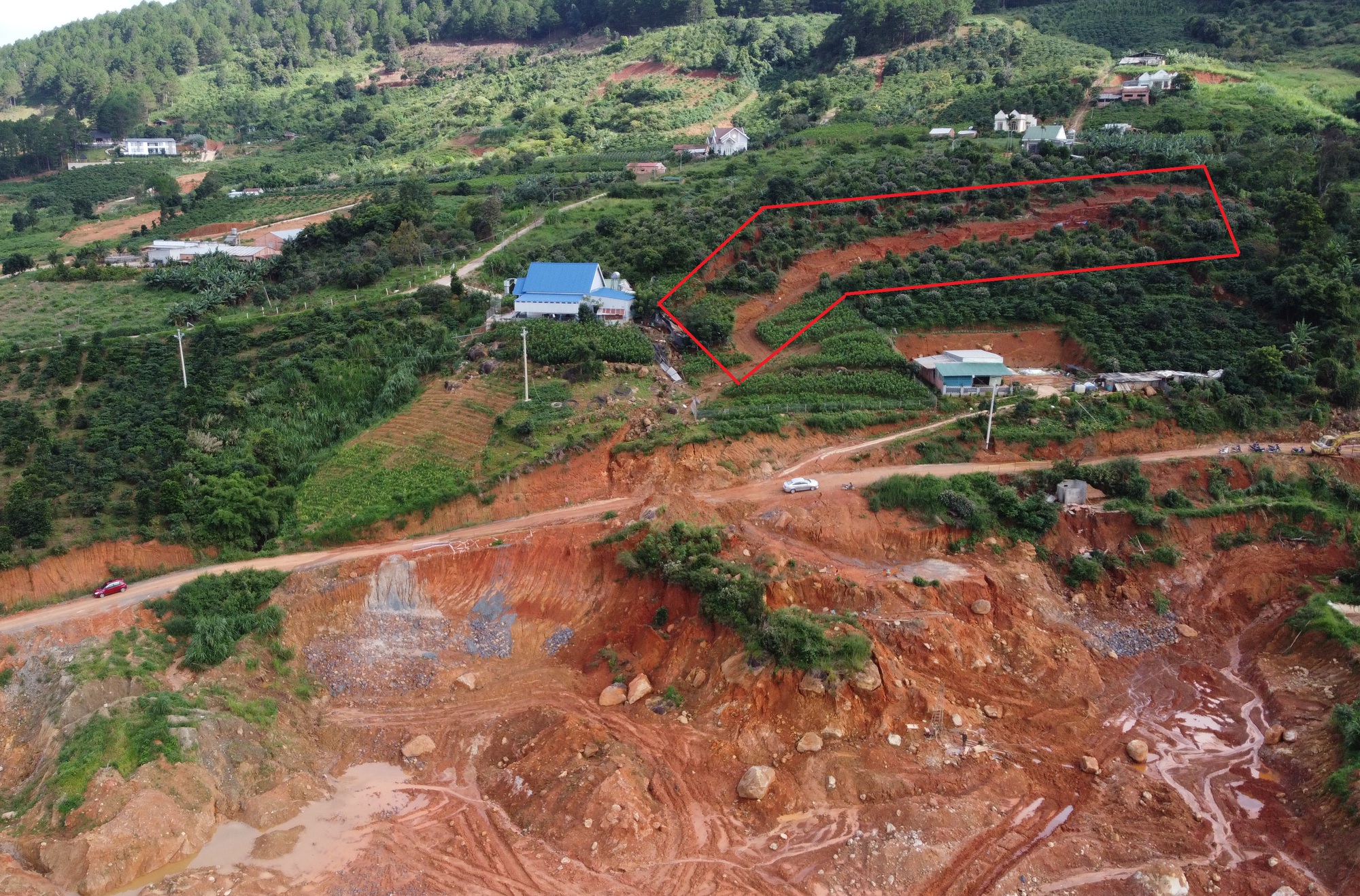 Vụ sạt lở gần hồ Đông Thanh: Khu vực có cung trượt đã hiện hữu từ lâu - Ảnh 3.