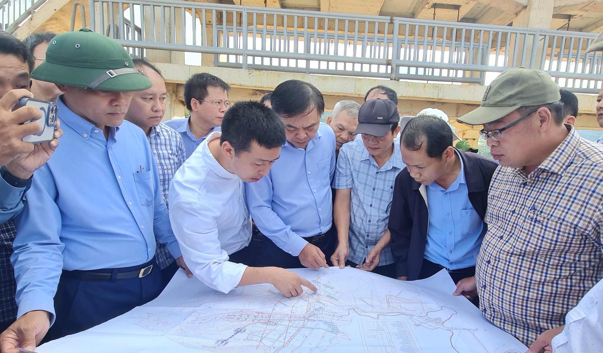 Vụ sạt lở gần hồ Đông Thanh: Khu vực có cung trượt đã hiện hữu từ lâu - Ảnh 1.
