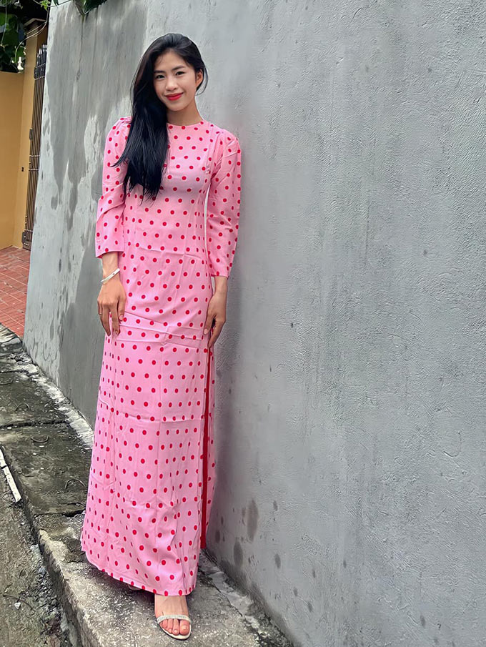 Thanh Nhã &quot;thả dáng&quot; với tà áo dài khiến NHM trầm trồ - Ảnh 3.