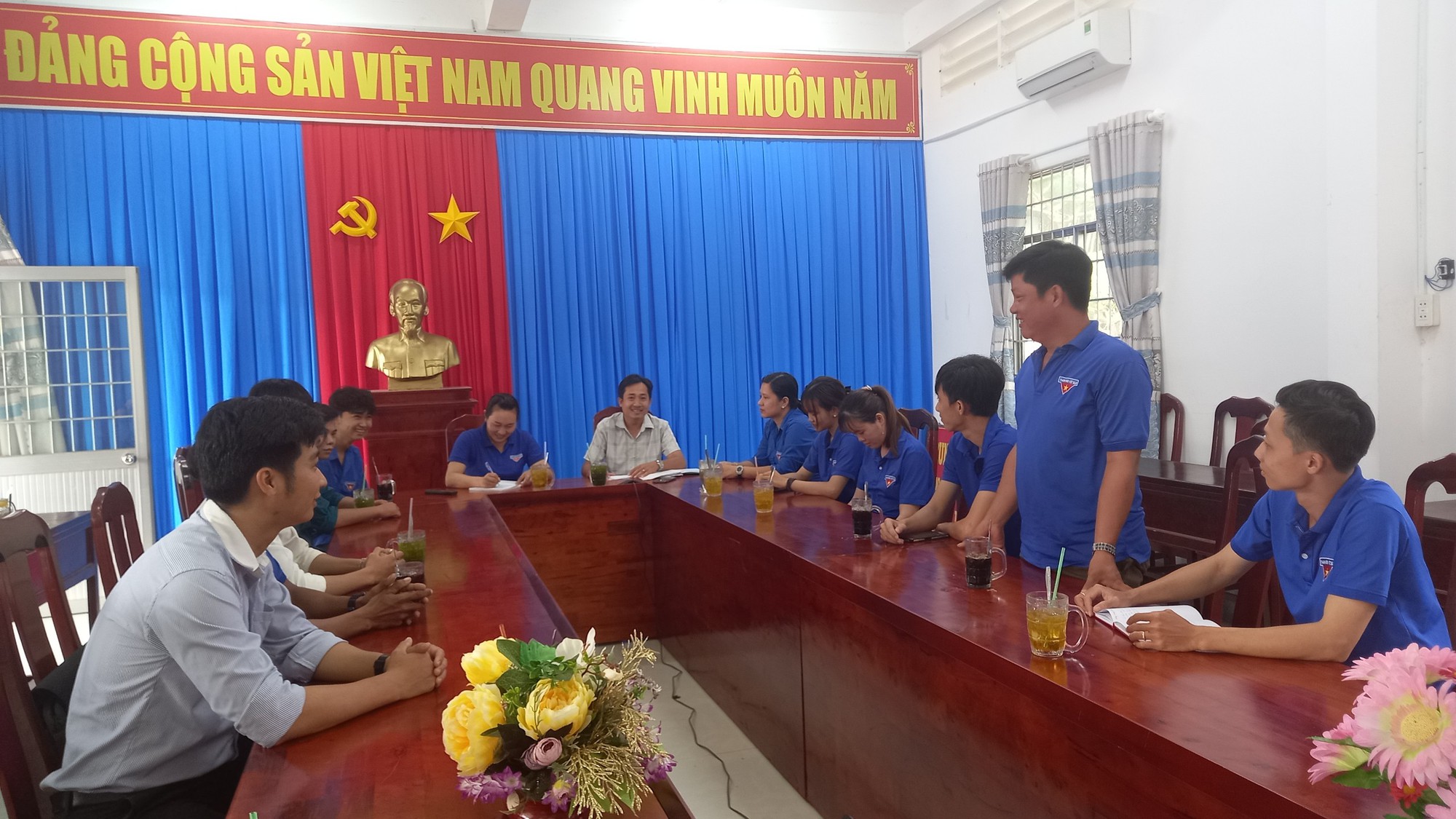 Trồng ổi Ruby, anh Bí thư Chi đoàn một ấp ở Trà Vinh cho thu nhập hàng chục triệu/tháng - Ảnh 3.