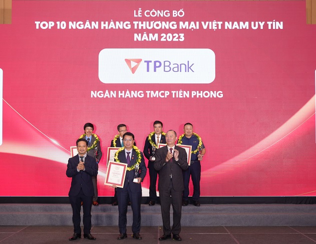 TPBank lọt Top 10 ngân hàng thương mại Việt Nam uy tín lần thứ 5 liên tiếp - Ảnh 1.