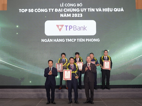 TPBank lọt Top 10 ngân hàng thương mại Việt Nam uy tín lần thứ 5 liên tiếp - Ảnh 2.