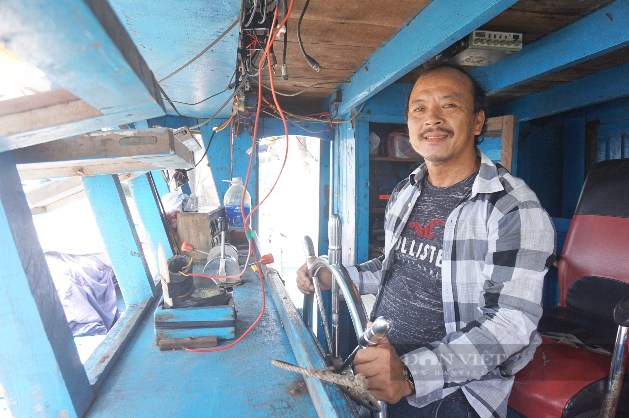 Hơn 35 năm “cưỡi sóng” bạc ở Hoàng Sa, một người Đà Nẵng được bình chọn là Nông dân Việt Nam xuất sắc 2023 - Ảnh 1.