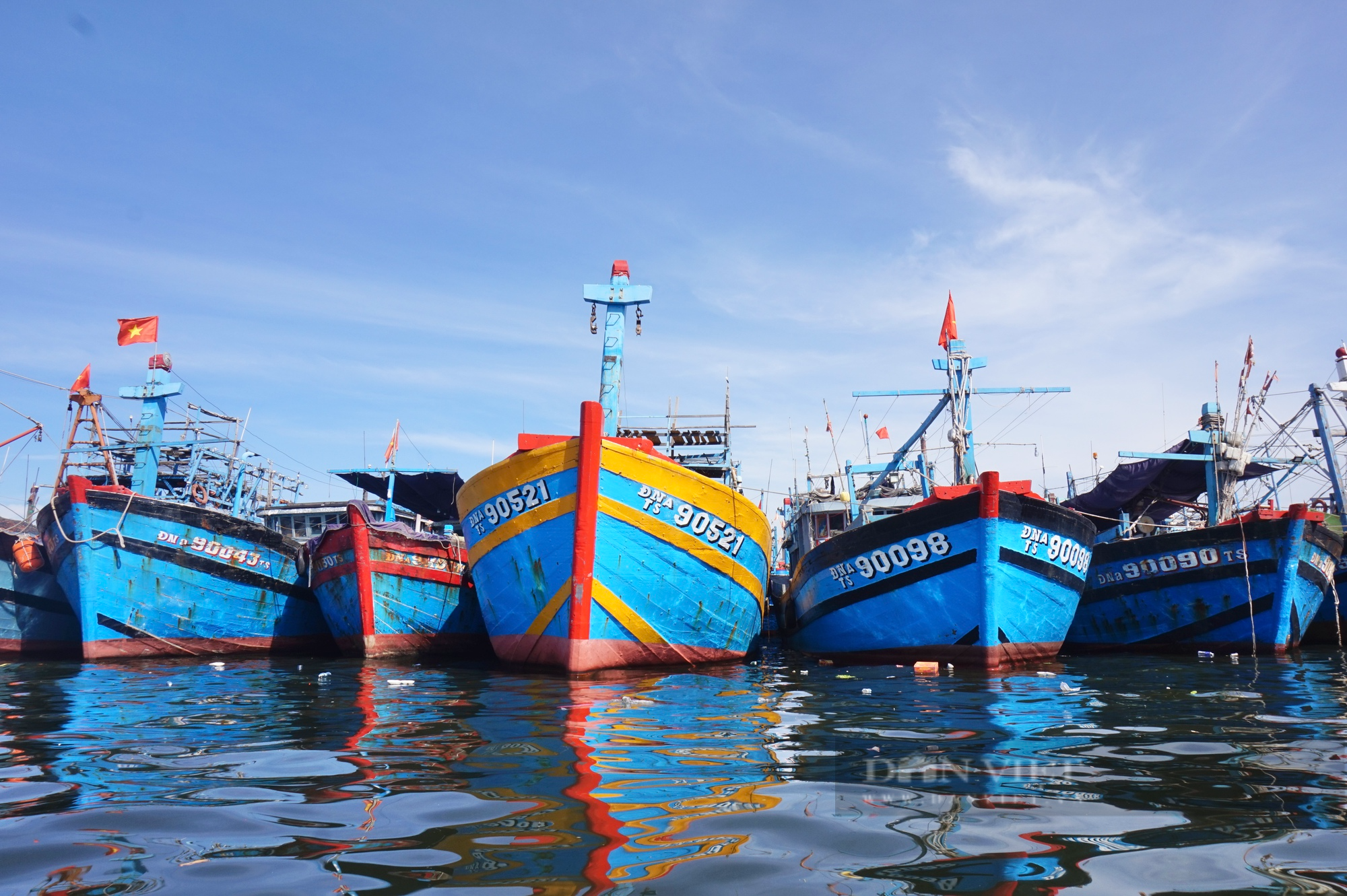 Hơn 35 năm “cưỡi sóng” bạc ở Hoàng Sa, một người Đà Nẵng được bình chọn là Nông dân Việt Nam xuất sắc 2023 - Ảnh 2.
