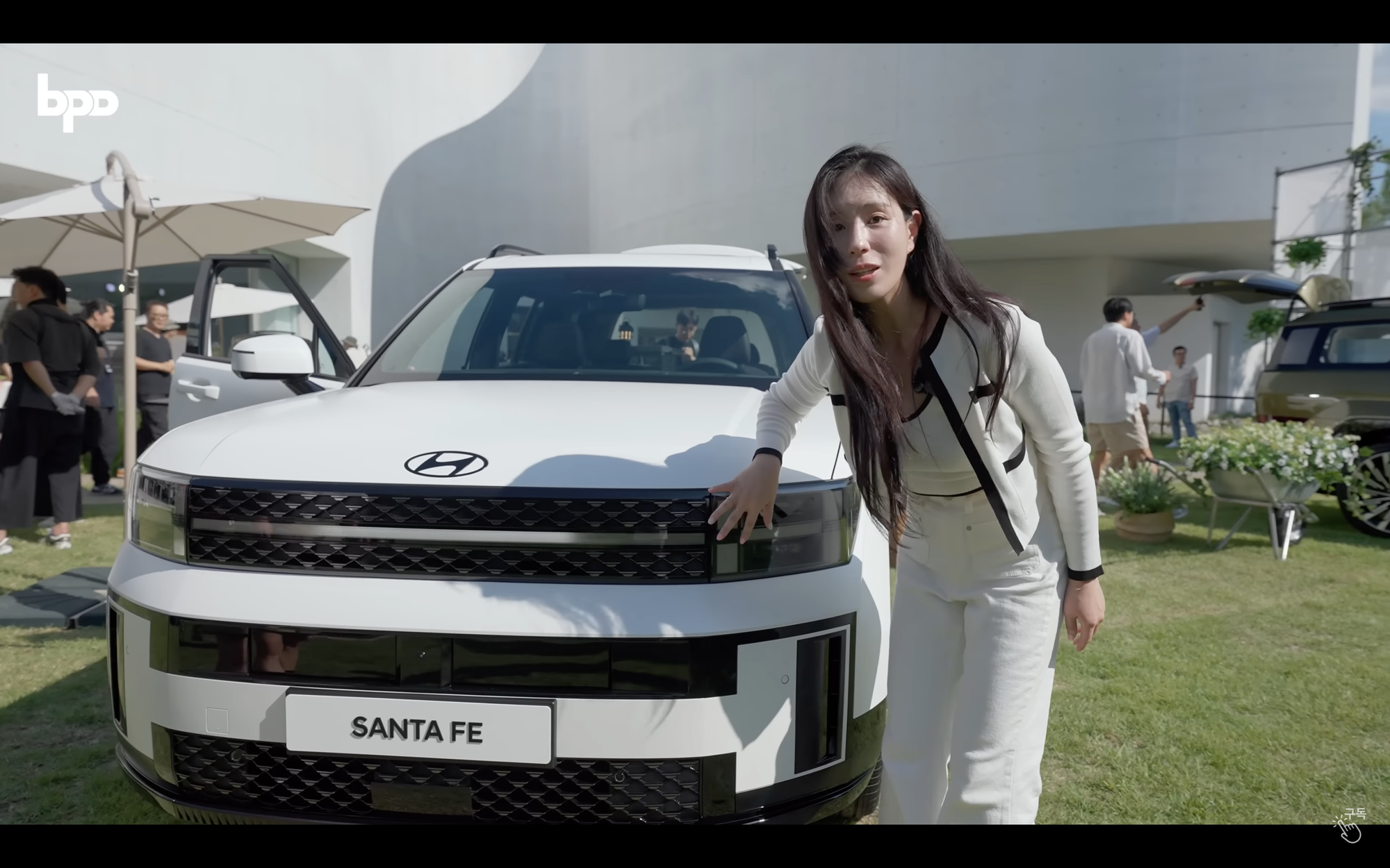 Lần đầu trải nghiệm Hyundai Santa Fe 2024 chi tiết ngoài đời thực, hàng ghế thứ 3 đã cải thiện - Ảnh 1. Lần đầu trải nghiệm Hyundai Santa Fe 2024 chi tiết ngoài đời thực, hàng ghế thứ 3 đã cải thiện - Ảnh 1.