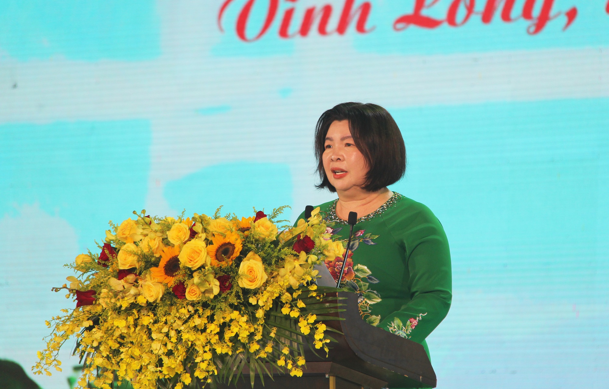 Phó Chủ tịch Hội NDVN Cao Xuân Thu Vân nhắc đến  nhiều loại cây ăn trái nổi tiếng tại Festival Nông sản Việt Nam - Ảnh 1.