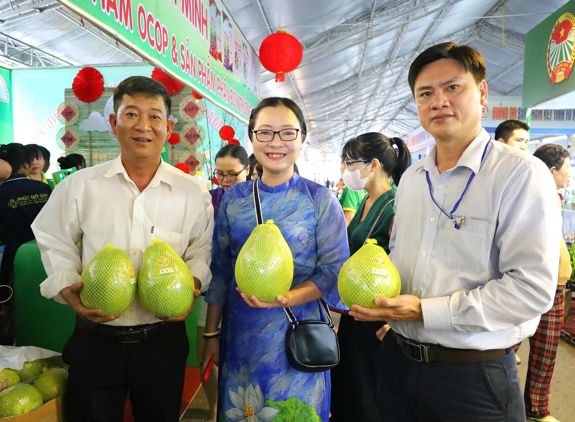 Phó Chủ tịch Hội NDVN Cao Xuân Thu Vân nhắc đến  nhiều loại cây ăn trái nổi tiếng tại Festival Nông sản Việt Nam - Ảnh 2.