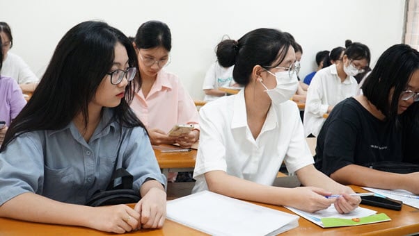 Trúng tuyển đợt 1 nhưng không phải ngành mình thích, thí sinh xét tuyển bổ sung “vừa mừng vừa run” - Ảnh 1.