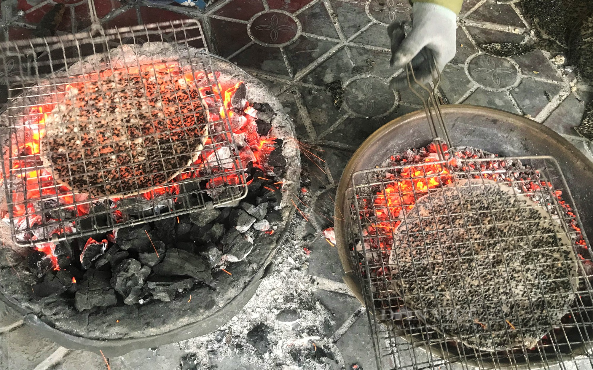 Đổi màu cho loại bánh nổi danh suốt 300 năm, dân nơi này ở Nghệ An bất ngờ thu về tiền tỷ - Ảnh 4.