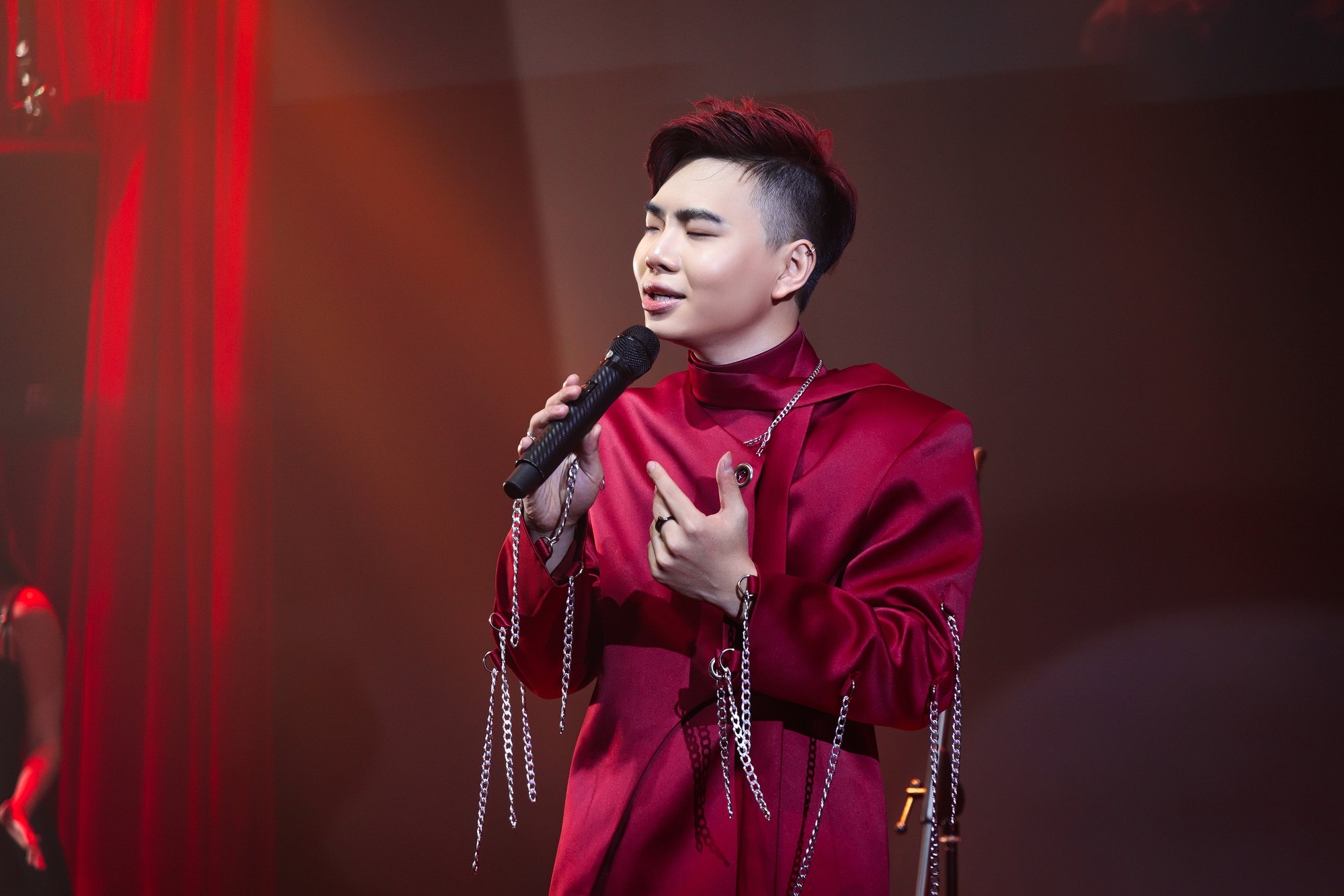 Tân binh Vpop chuyên sáng tác nhạc ngoại, con nhà gia thế là ai? - Ảnh 2.