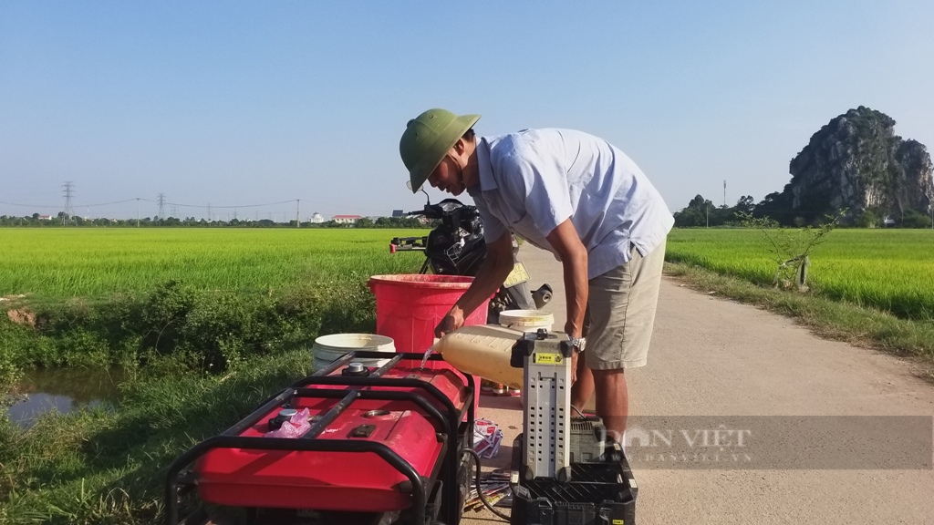 Nông dân Ninh Bình khốn đốn vì mua máy bay 600 triệu đồng nhưng không bay được vì... mất sóng - Ảnh 1. Nông dân Ninh Bình khốn đốn vì mua máy bay 600 triệu đồng nhưng không bay được vì... mất sóng - Ảnh 1.