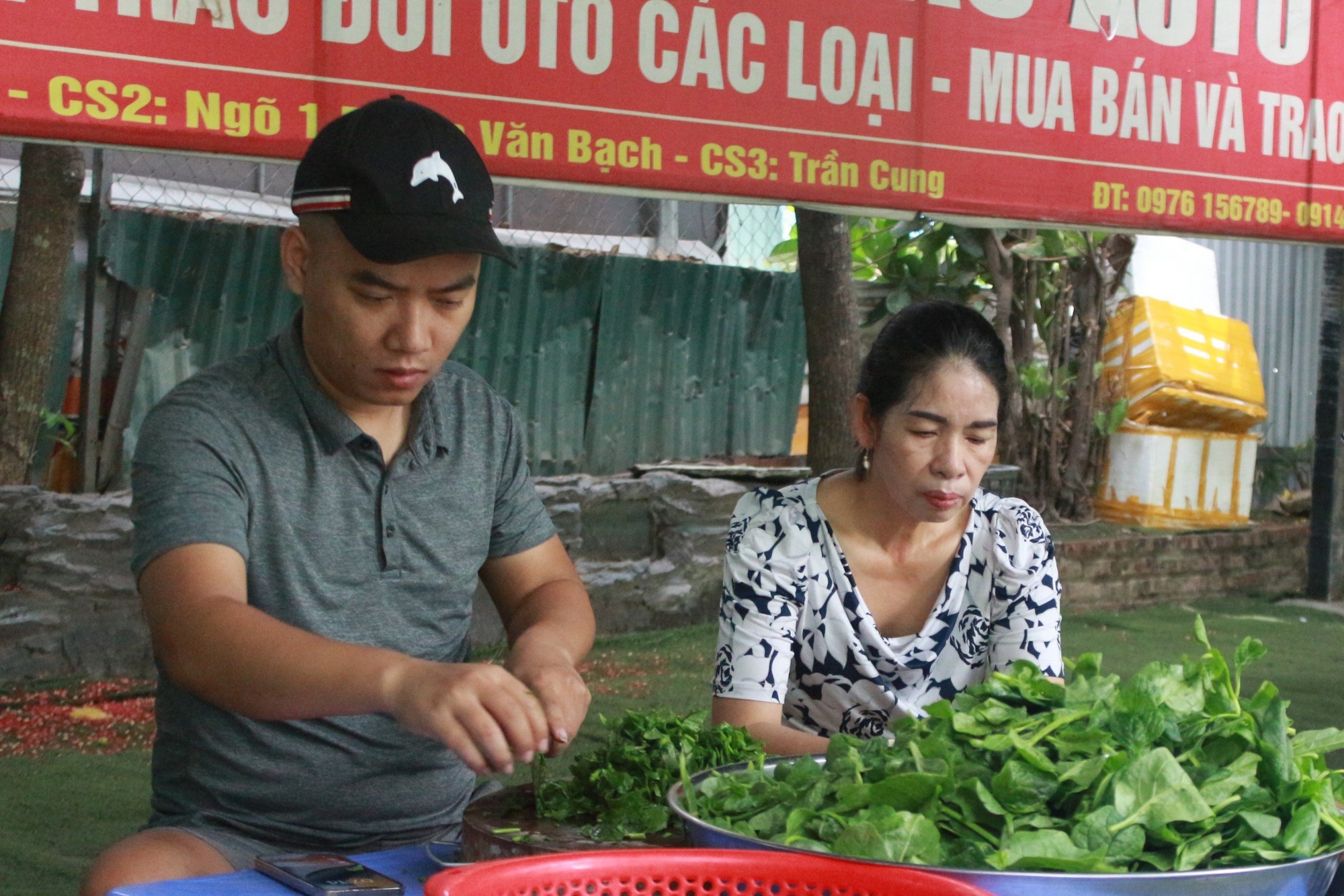 Những đầu bếp đặc biệt của hàng nghìn suất cơm miễn phí - Ảnh 4.