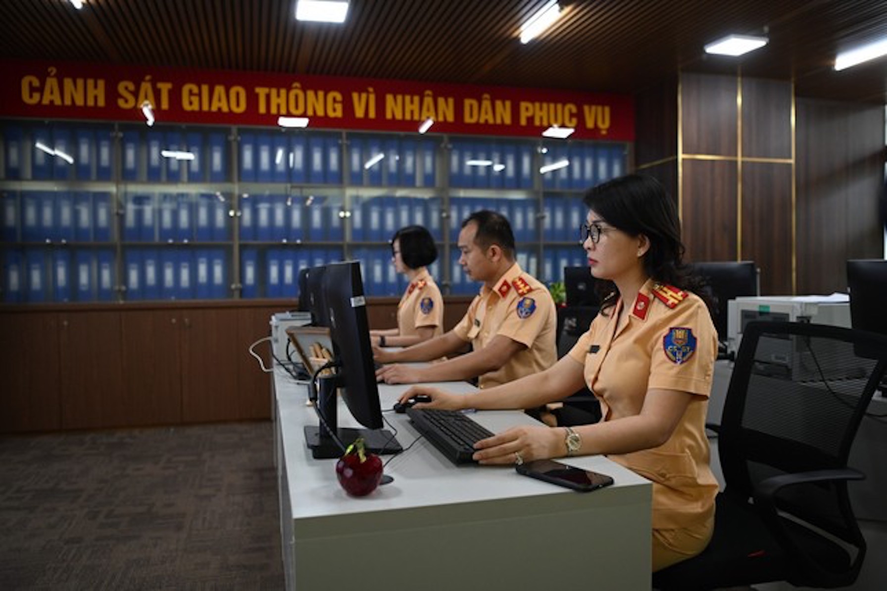 Hôm nay đấu giá lại 11 biển số xe ôtô siêu đẹp - Ảnh 1.
