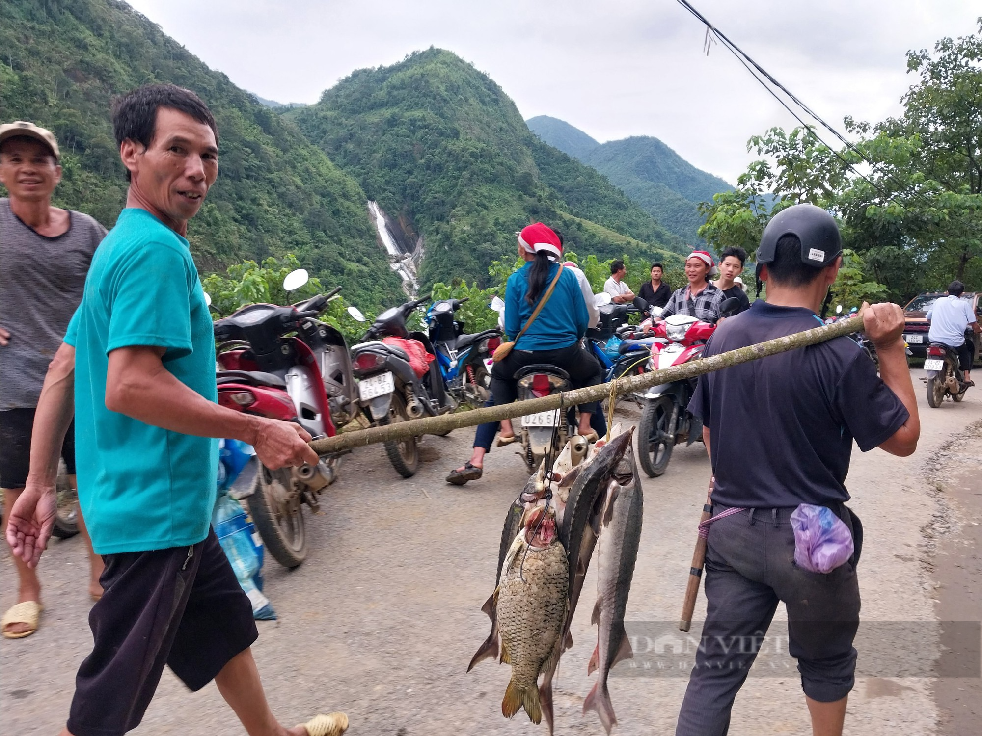 Cùng nhìn lại toàn cảnh cơn lũ lịch sử ở Sa Pa (Lào Cai) - Ảnh 12.