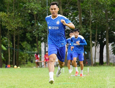 Tin sáng (15/9): Trung vệ Việt kiều Mỹ 1m83 tìm kiếm cơ hội tại SHB Đà Nẵng - Ảnh 1.