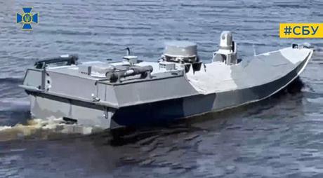Tàu không người lái Ukraine mang 850kg thuốc nổ tấn công tàu tên lửa Nga - Ảnh 1.