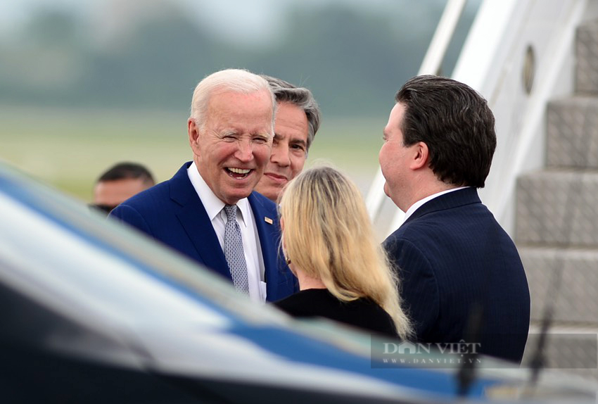 Ảnh ấn tượng tuần: Tổng thống Joe Biden thăm Việt Nam và đám cháy kinh hoàng tại Khương Hạ - Ảnh 1.