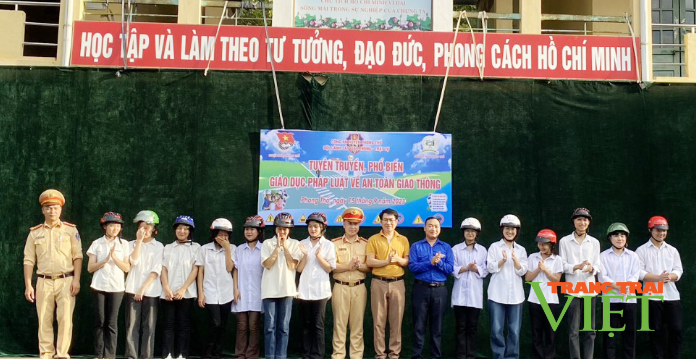 Lai Châu: Phổ biến, giáo dục pháp luật về an toàn giao thông cho học sinh - Ảnh 1.