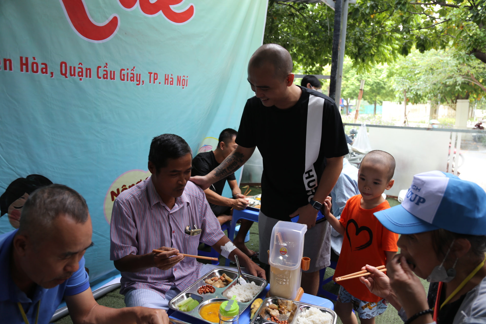 “Tôi đã khóc vì hạnh phúc khi cảm nhận được yêu thương từ mọi người” - Ảnh 14.