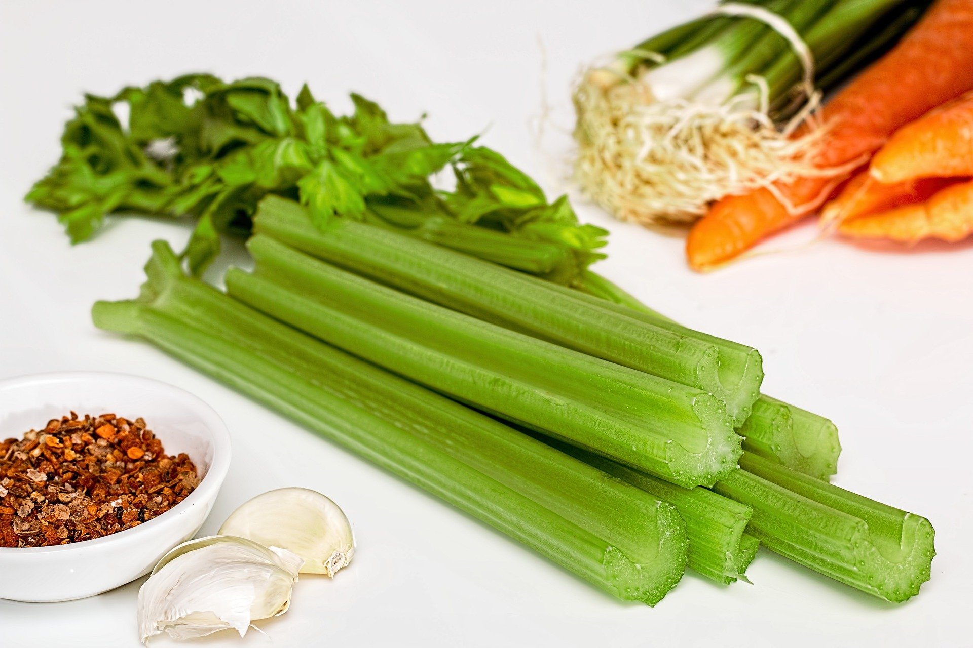 Loại rau &quot;chỉ ăn cuộng&quot;, vị thuốc tự nhiên, ngăn ngừa ung thư, huyết áp cao, lá bỏ đi cũng rất bổ dưỡng - Ảnh 4.