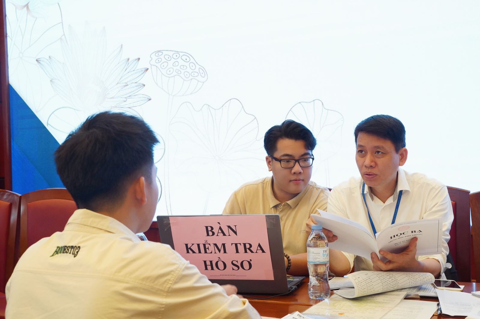 Hai trường đại học đình đám tuyển sung bổ sung ngành Luật năm 2023 - Ảnh 1.