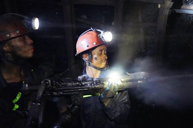 Nâng lương để lãnh đạo doanh nghiệp Nhà nước bớt... thiệt - Ảnh 1.