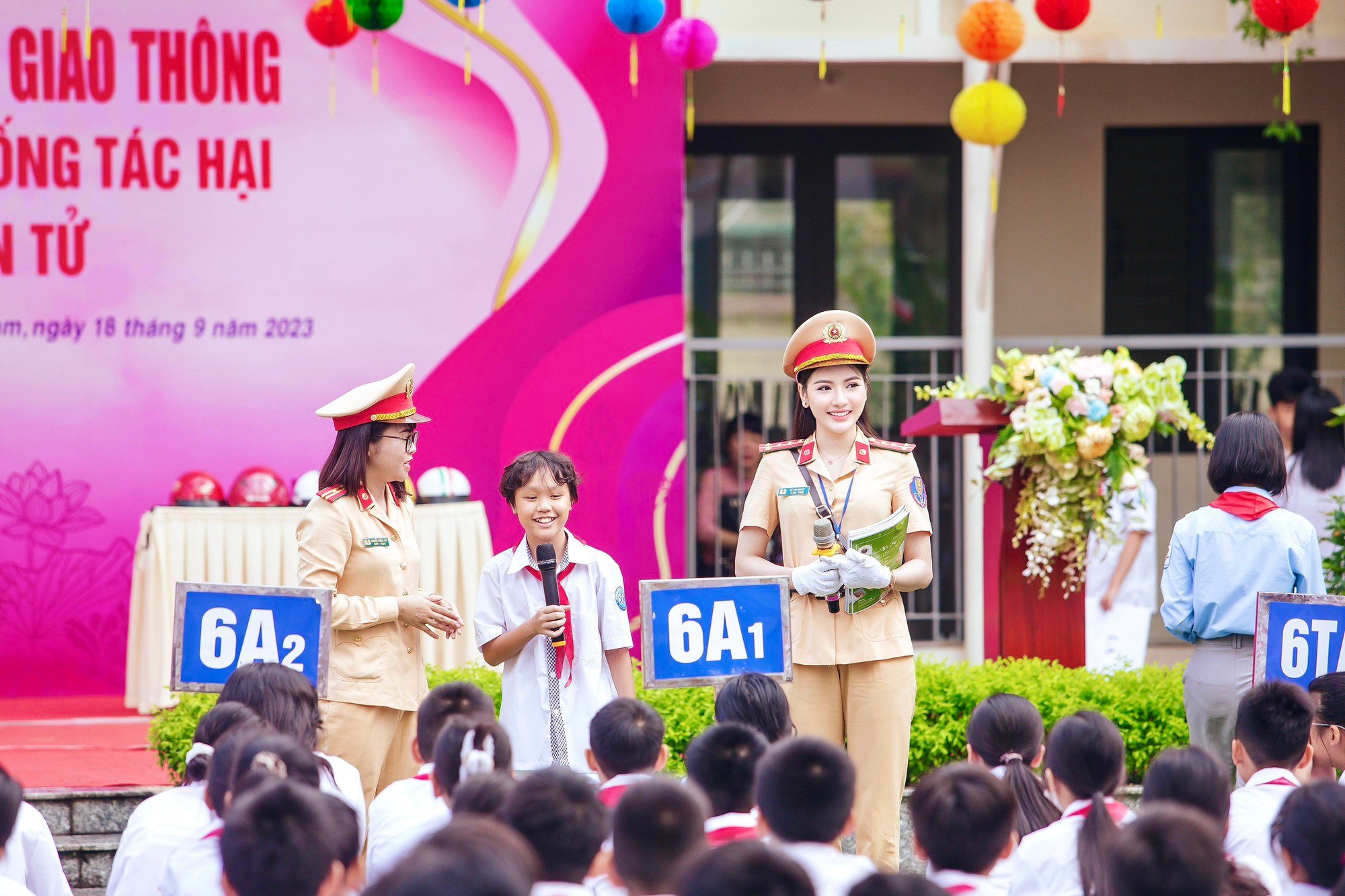 Hà Nội: Công an tuyên truyền về an toàn giao thông cho hơn 4000 học sinh - Ảnh 4.