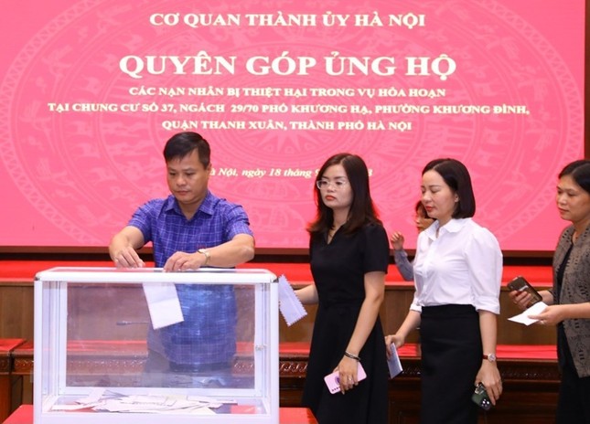 Hình ảnh Hà Nội tưởng niệm các nạn nhân tử vong vì cháy chung cư mini trong ngày đầu tuần - Ảnh 5.