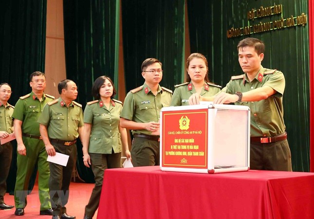 Hình ảnh Hà Nội tưởng niệm các nạn nhân tử vong vì cháy chung cư mini trong ngày đầu tuần - Ảnh 7.