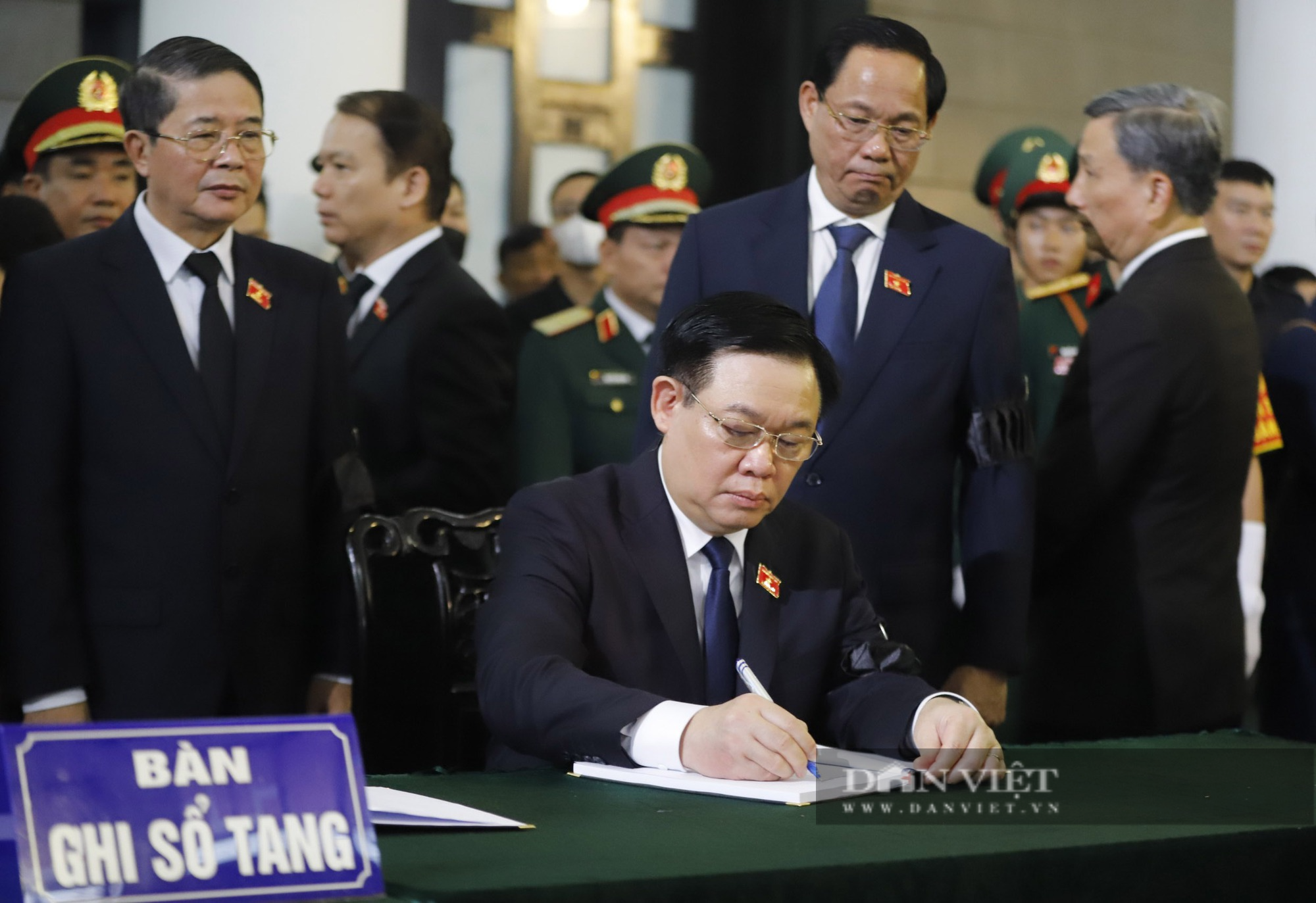 Lãnh đạo Đảng, Nhà nước tới dự Lễ tang Thượng tướng Nguyễn Chí Vịnh - Ảnh 9.