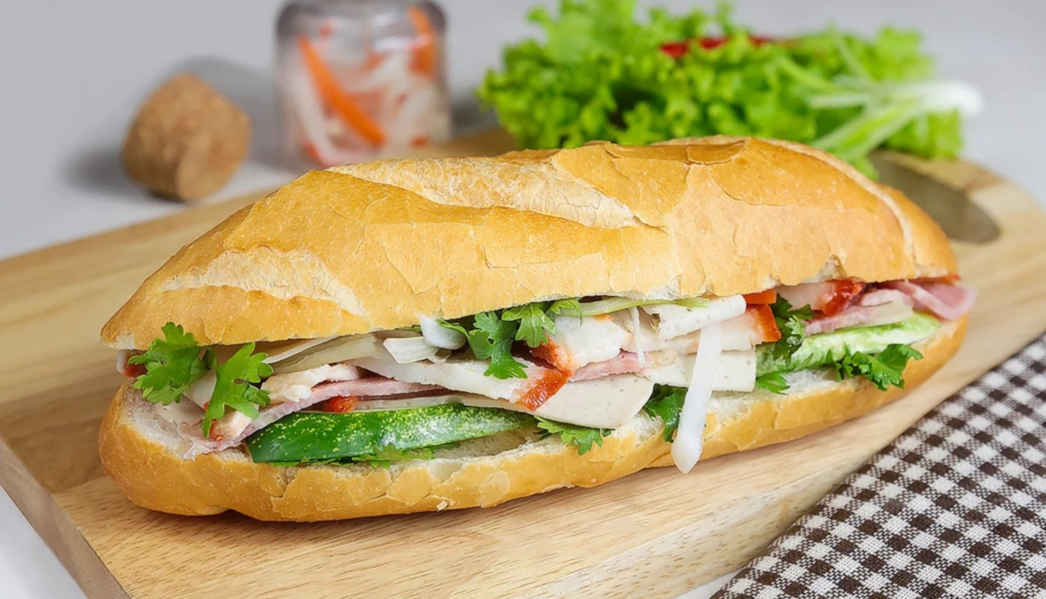 An toàn thực phẩm nhìn từ ổ bánh mì - Ảnh 1.