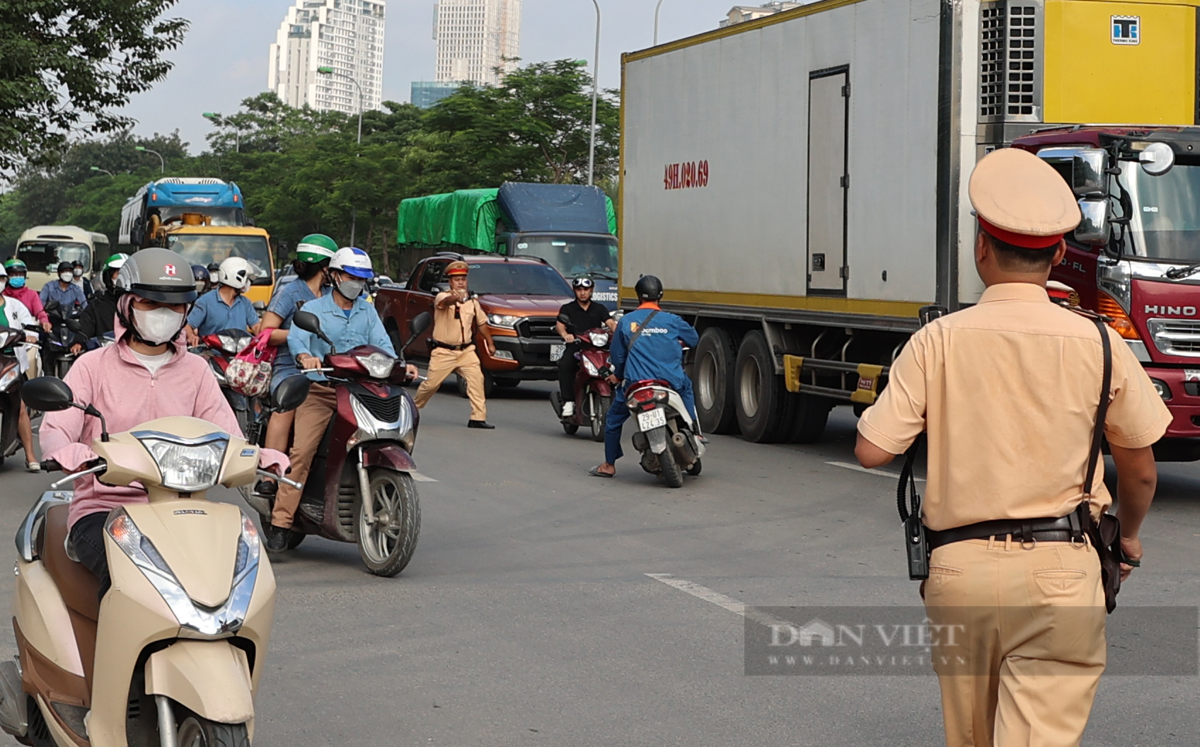 Đi vào cao tốc, nhiều xe máy quay đầu bỏ chạy khi thấy CSGT - Ảnh 3.